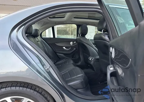 2017 Mercedes-Benz C 300 4Matic из США, поврежденный, VIN 55SWF4KB5HU197550